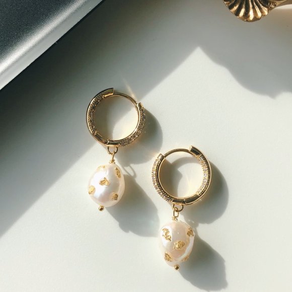 Gold Baroque Pearl Hoop Earring - Picture 3 of 7